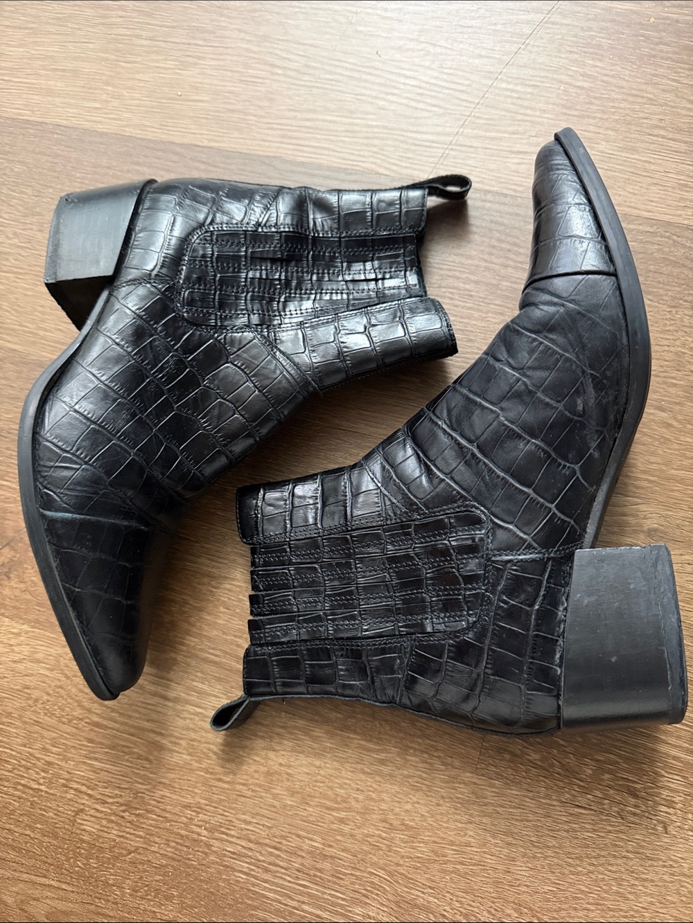 Vagabond Black Croc-Embossed Pointed Ankle Boots 39